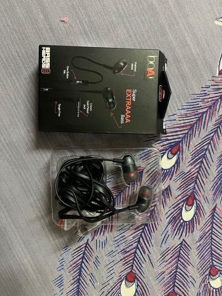 Boat Bassheads 225 Earphones With Box Documentaries And Extra Eartips