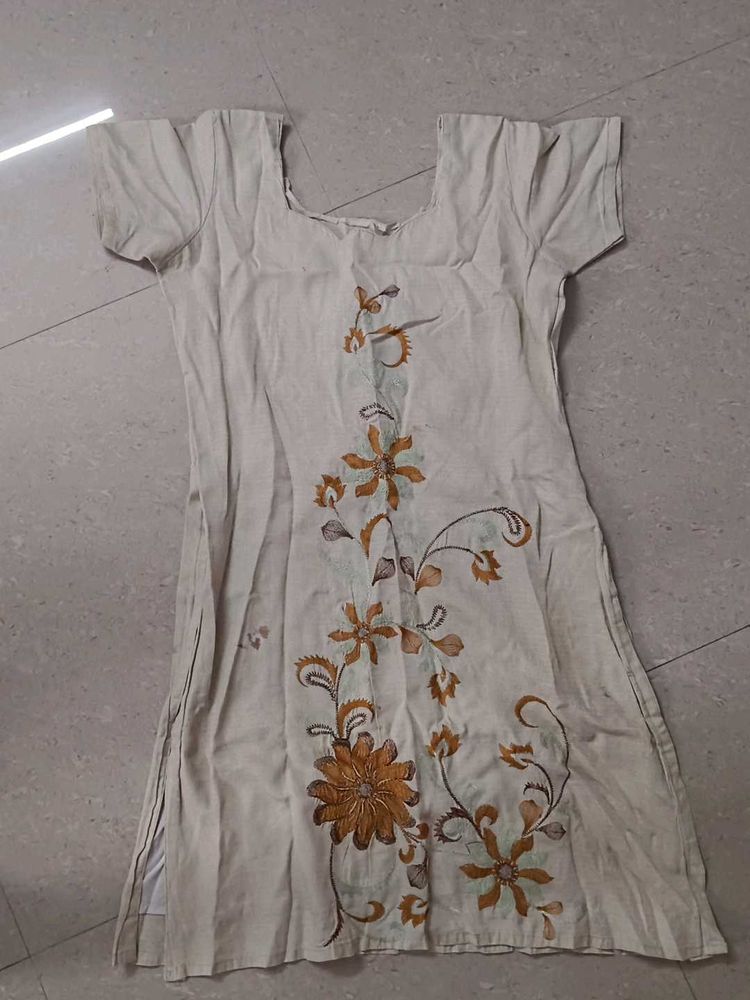 Floral Embroidered Kurta