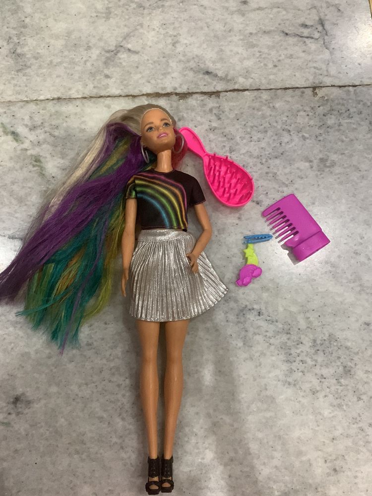 Barbie With Comb And Clips