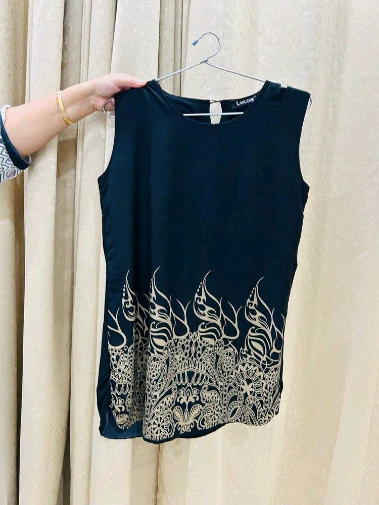 Sleeveless Top with Pattern