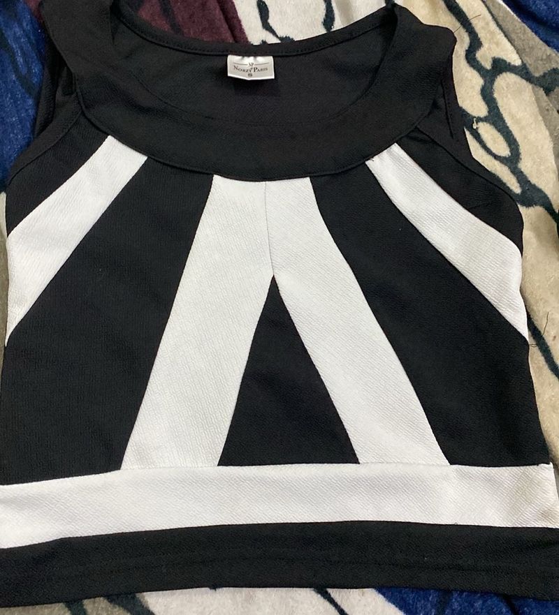 Chic Black &amp; White Top