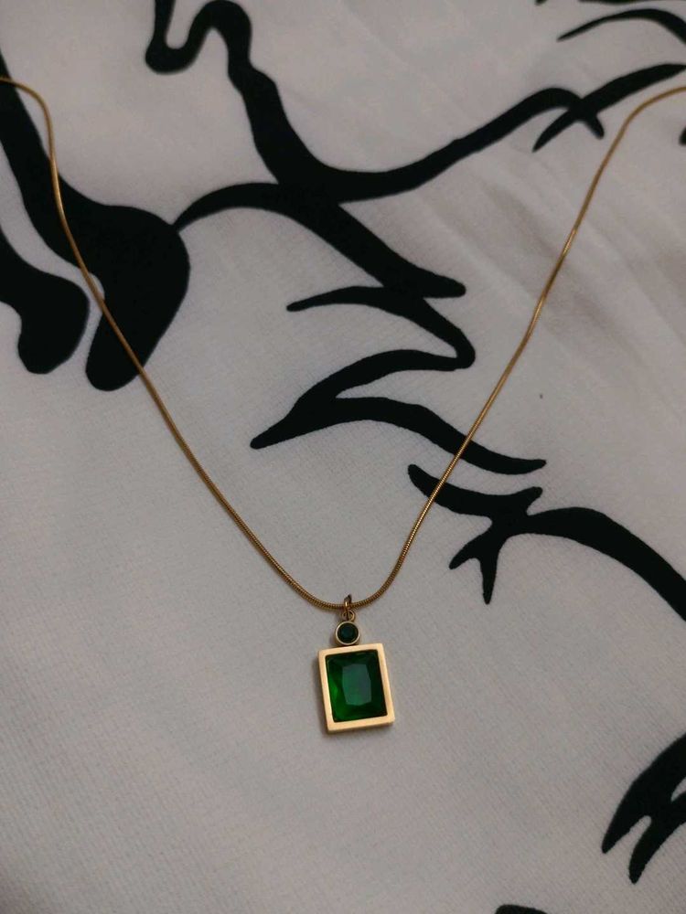 green pendant necklace