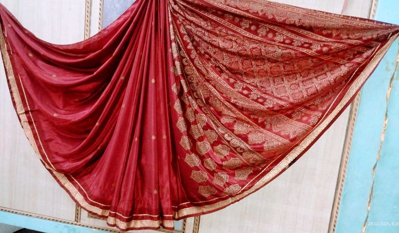 Elegant Red &amp; Gold Sari