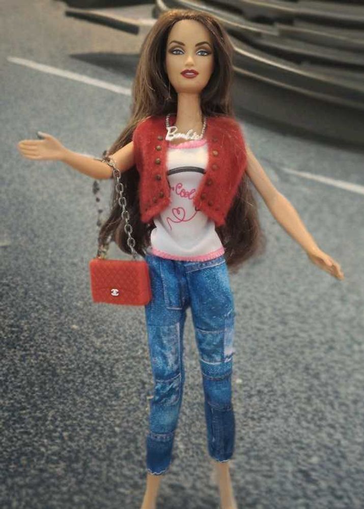 Barbie doll clothes set