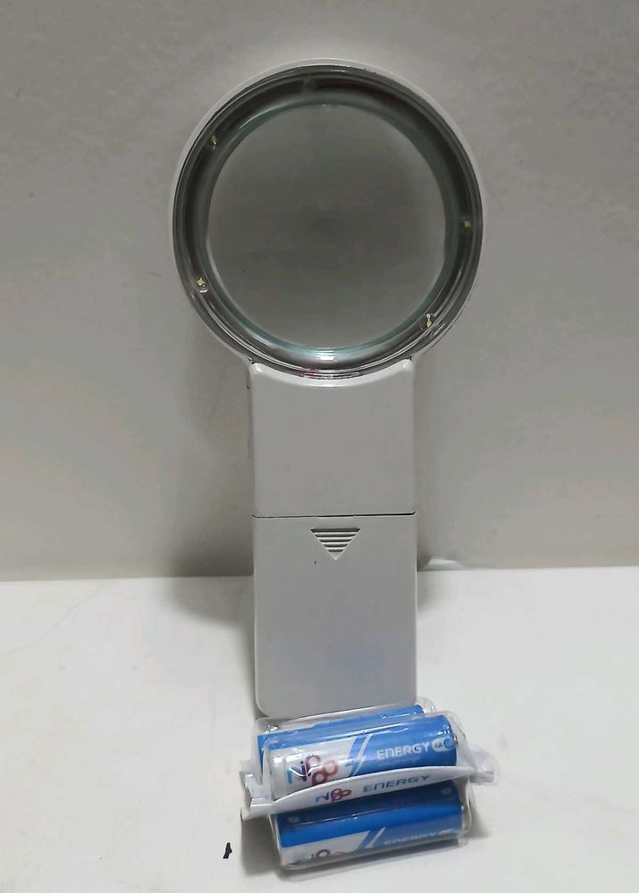 Magnifying Glass with LED