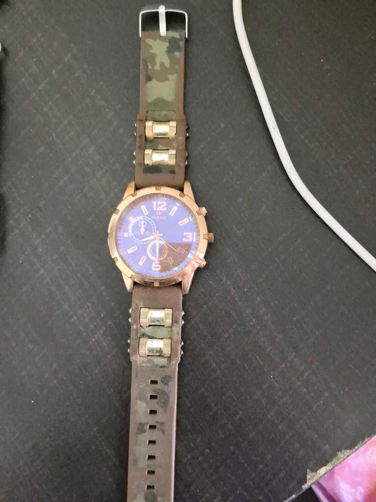 Stylish Men&#39;s Analog Watch