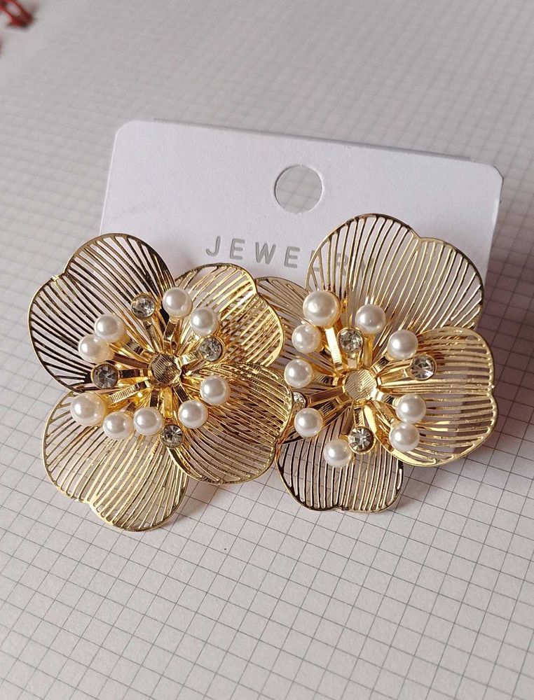 Floral Pearl Earrings