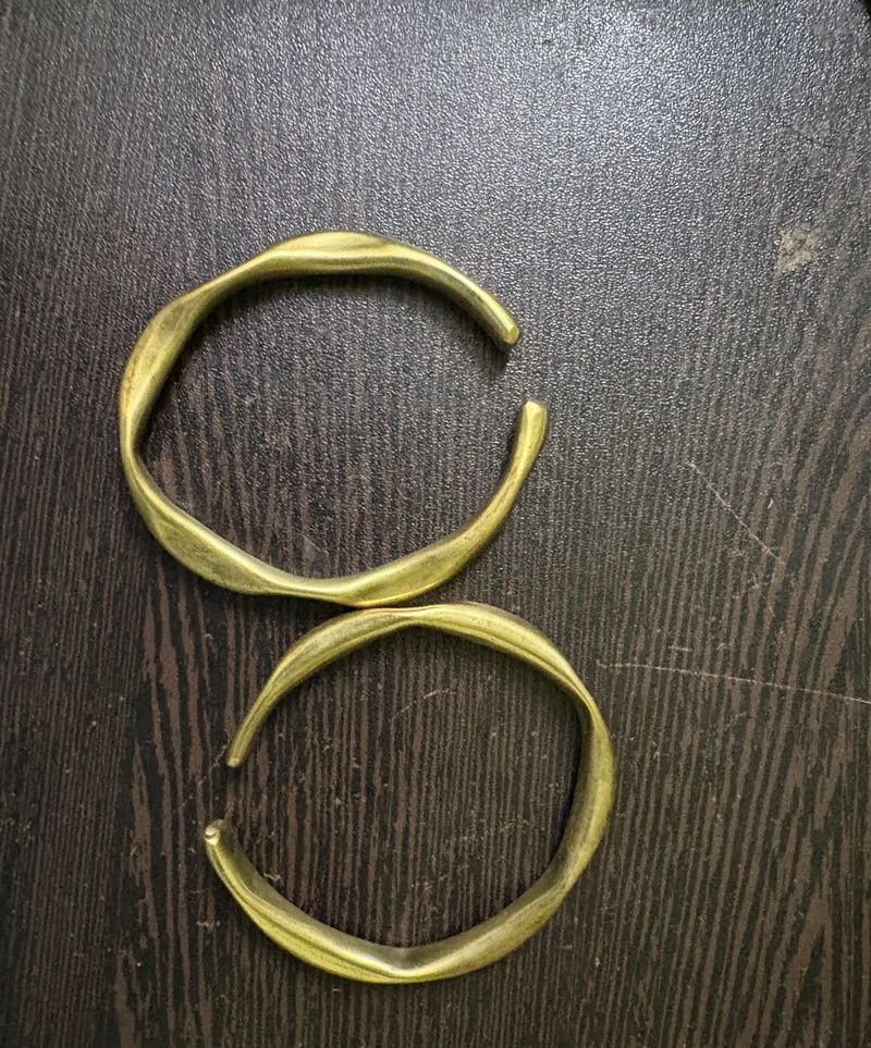 Gold Tone Bangle Set