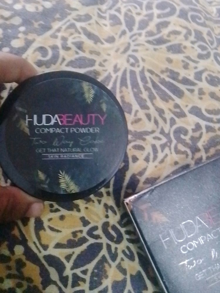 Huda Beauty Compaq