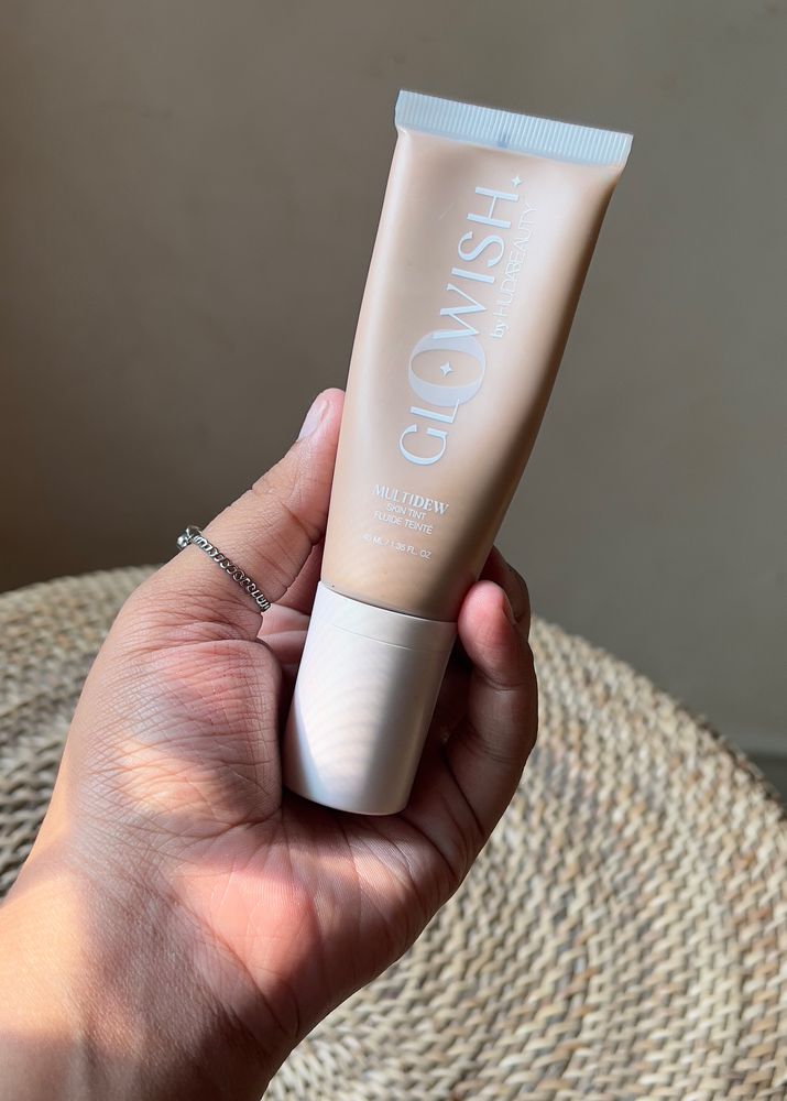 Huda Beauty Glowish Tint In Medium Tan