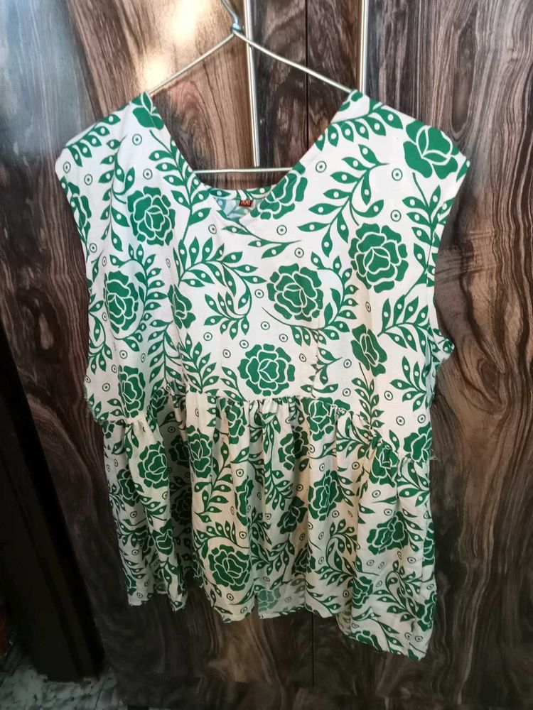 Green floral short kurti top  for women