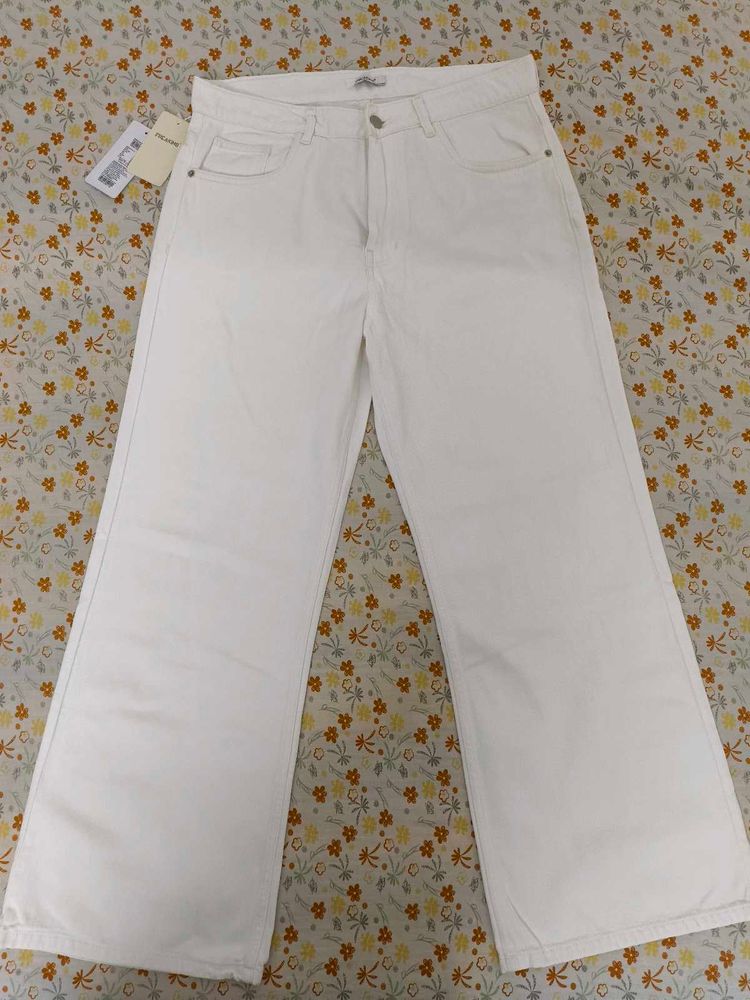 Iconic Men&#39;s White Wide Jeans