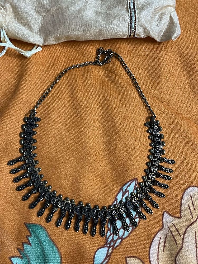 Fashionable Choker