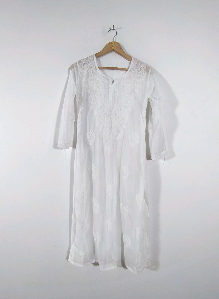 White Chikankari Kurta (Women&#39;s)