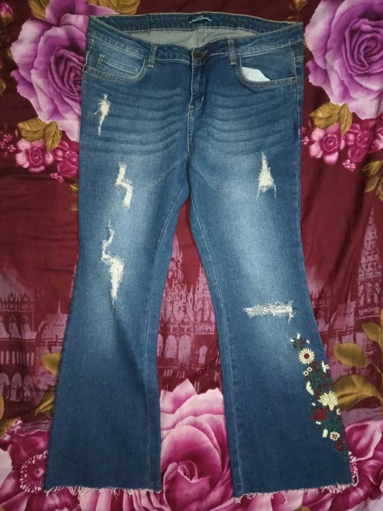"AJIO" EMBROIDERED FLARED JEANS