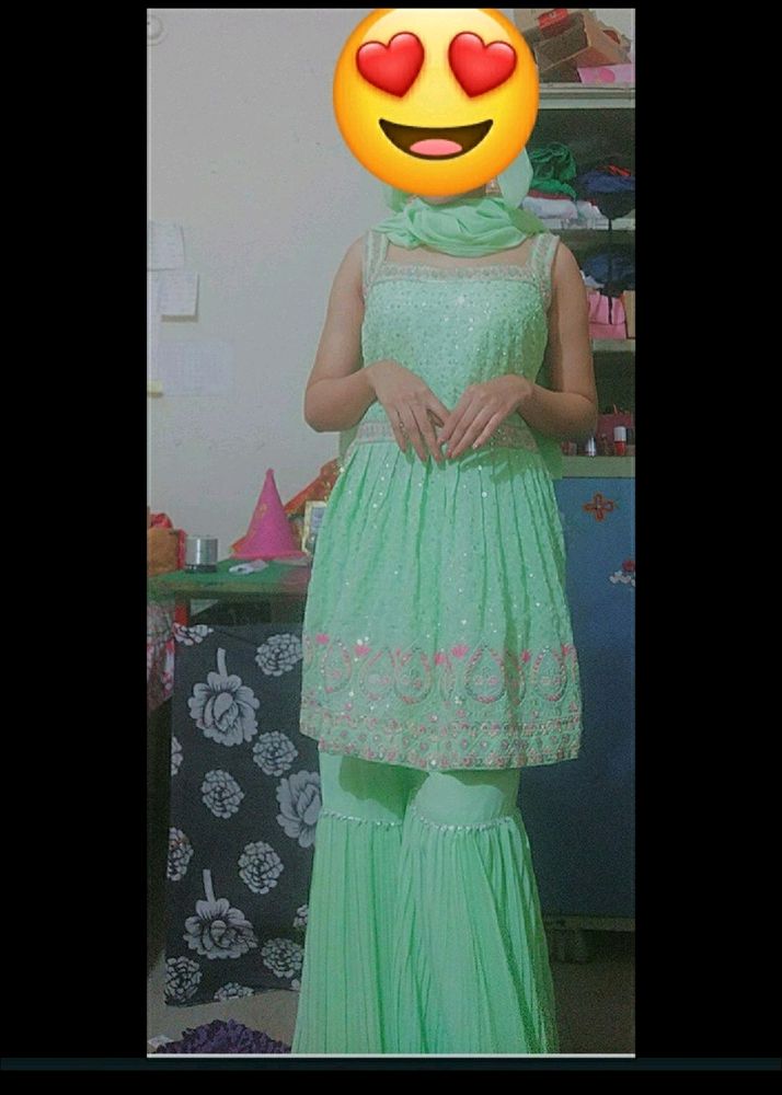 Sarara Set With Earing &amp; Mang Tika