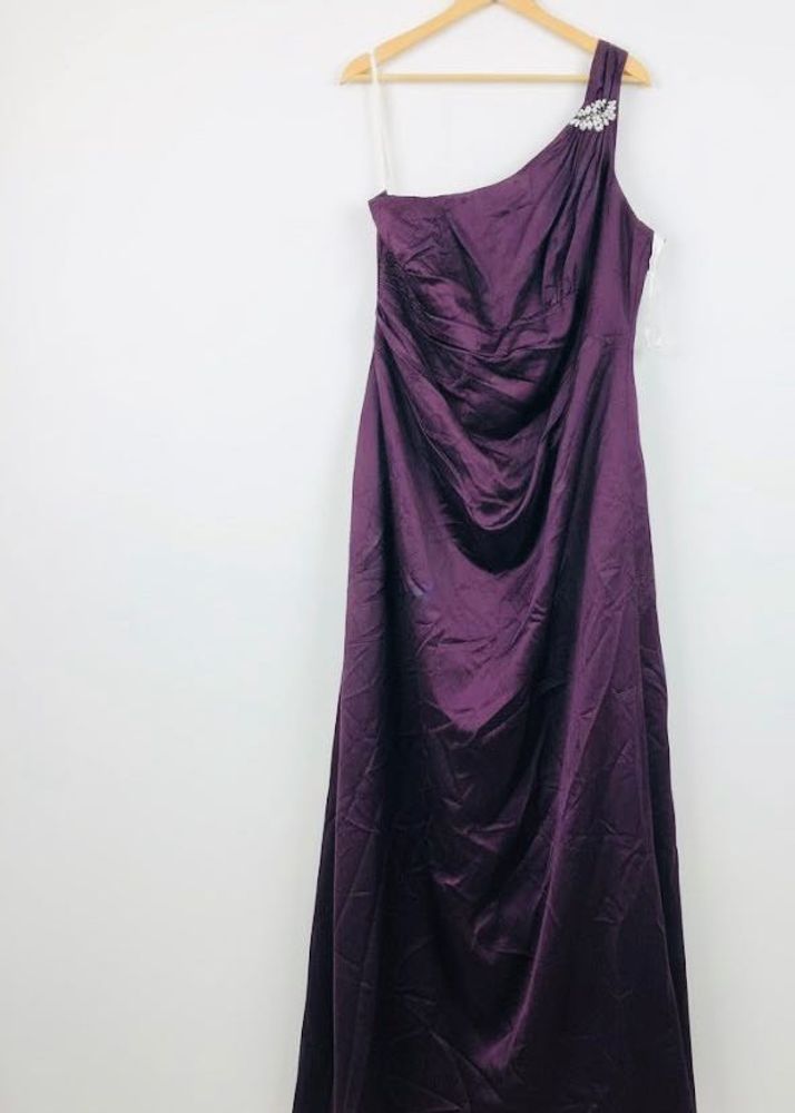 Elegant Purple One-Shoulder Gown