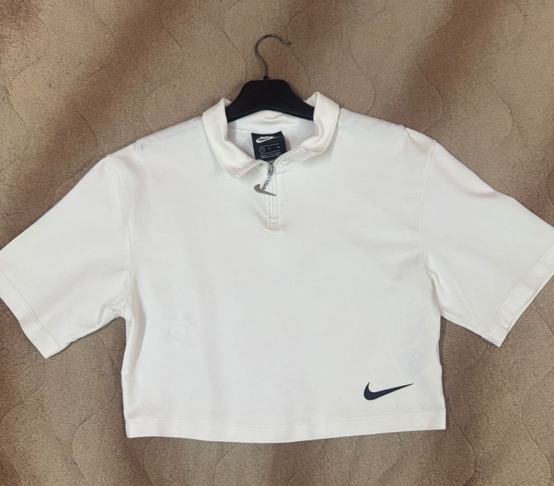 Nike Crop Top