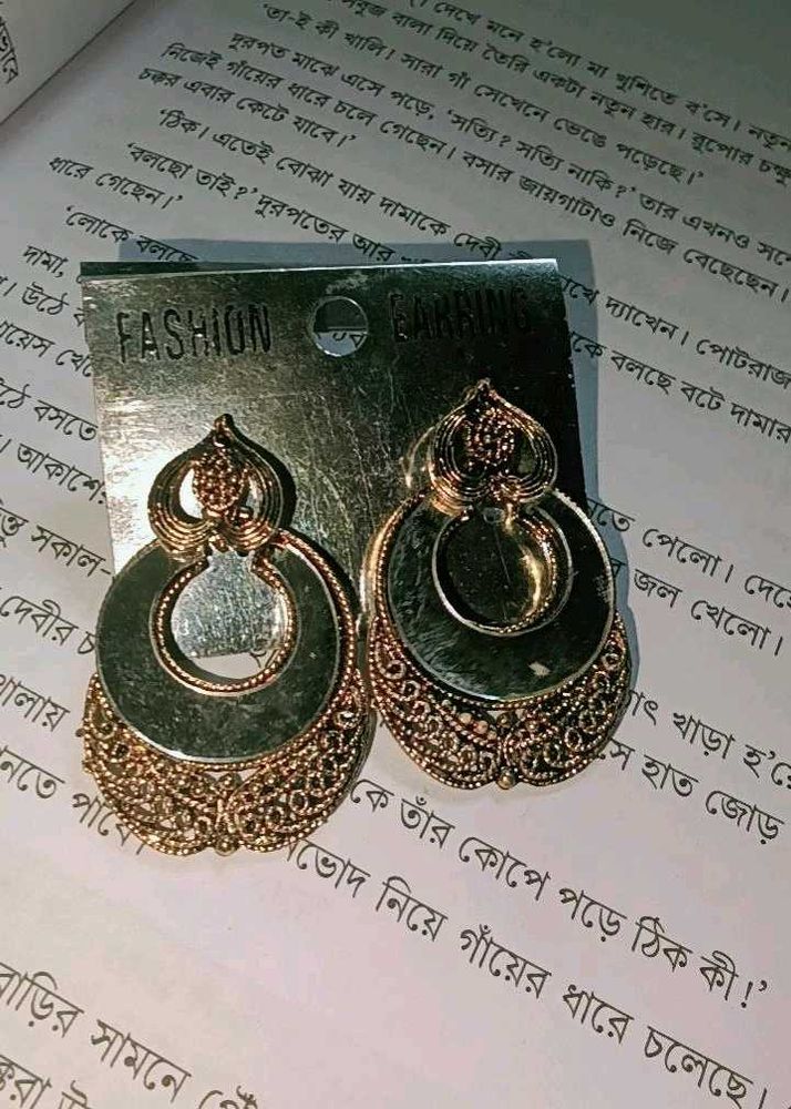 Vintage Gold Tone Earrings