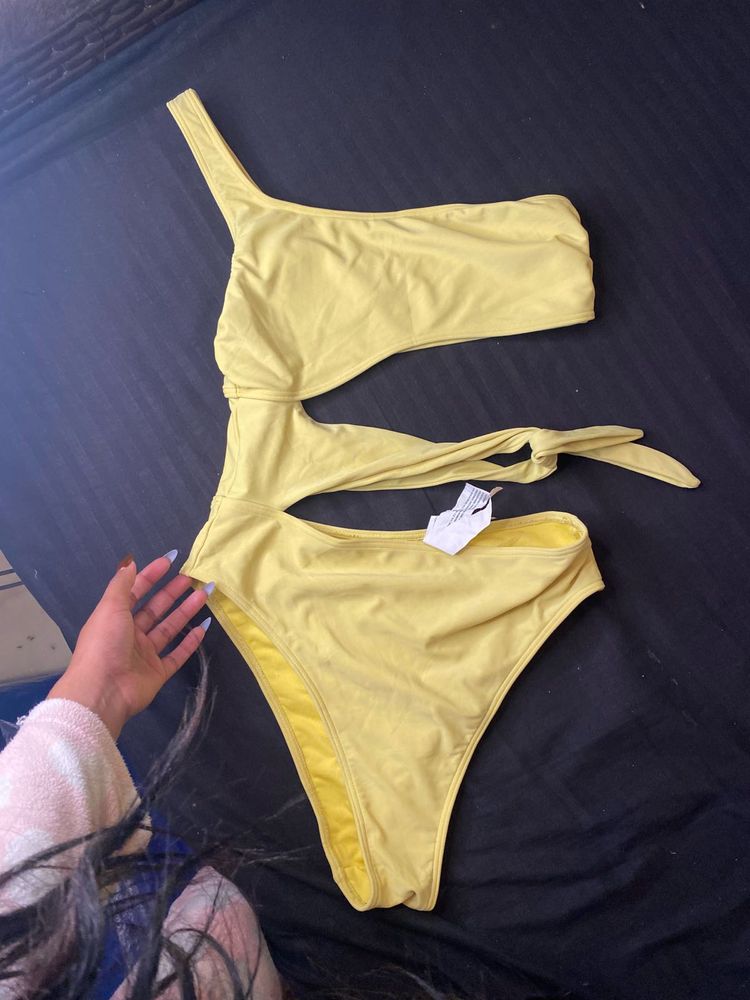 one shoulder bodysuit