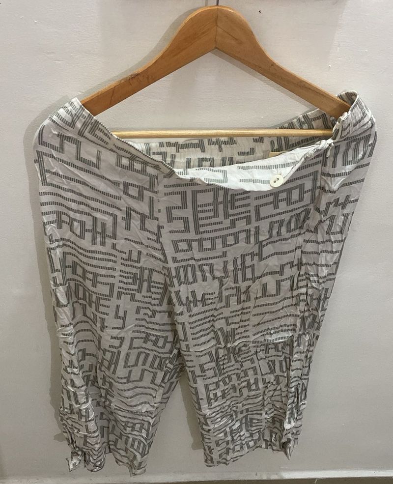 Patterned Capri Pants