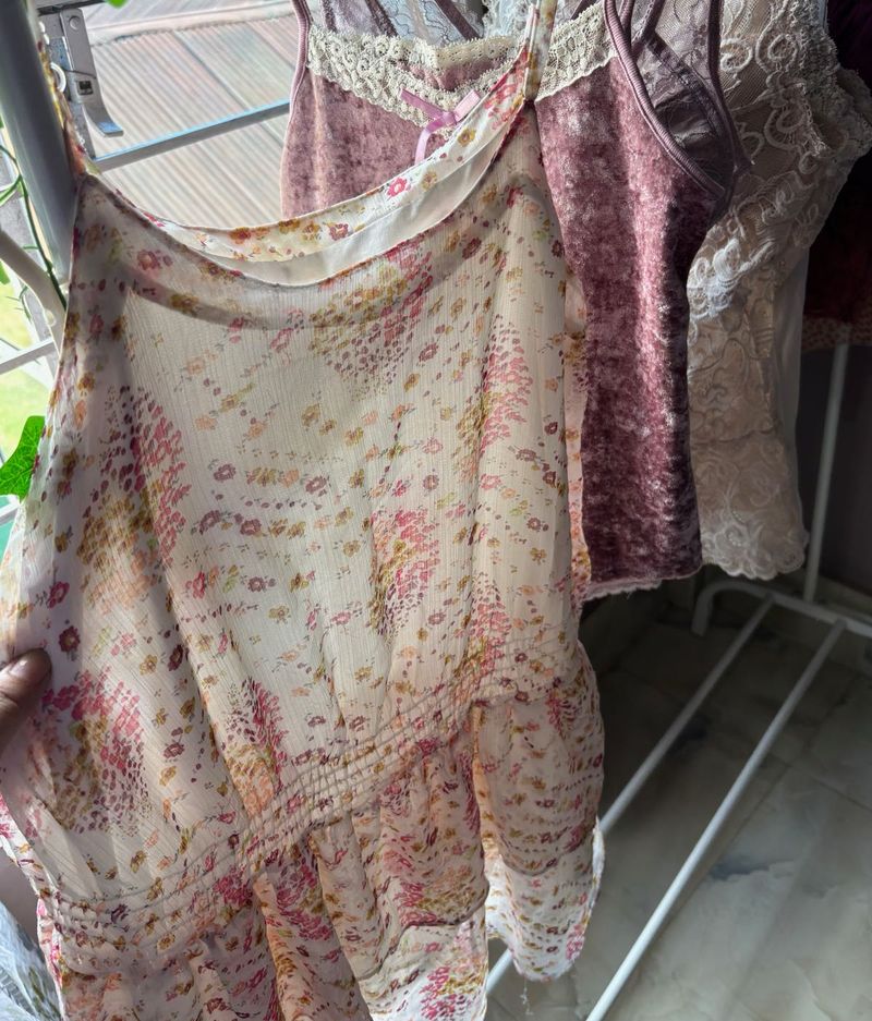 Floral Tops 🌷🌷