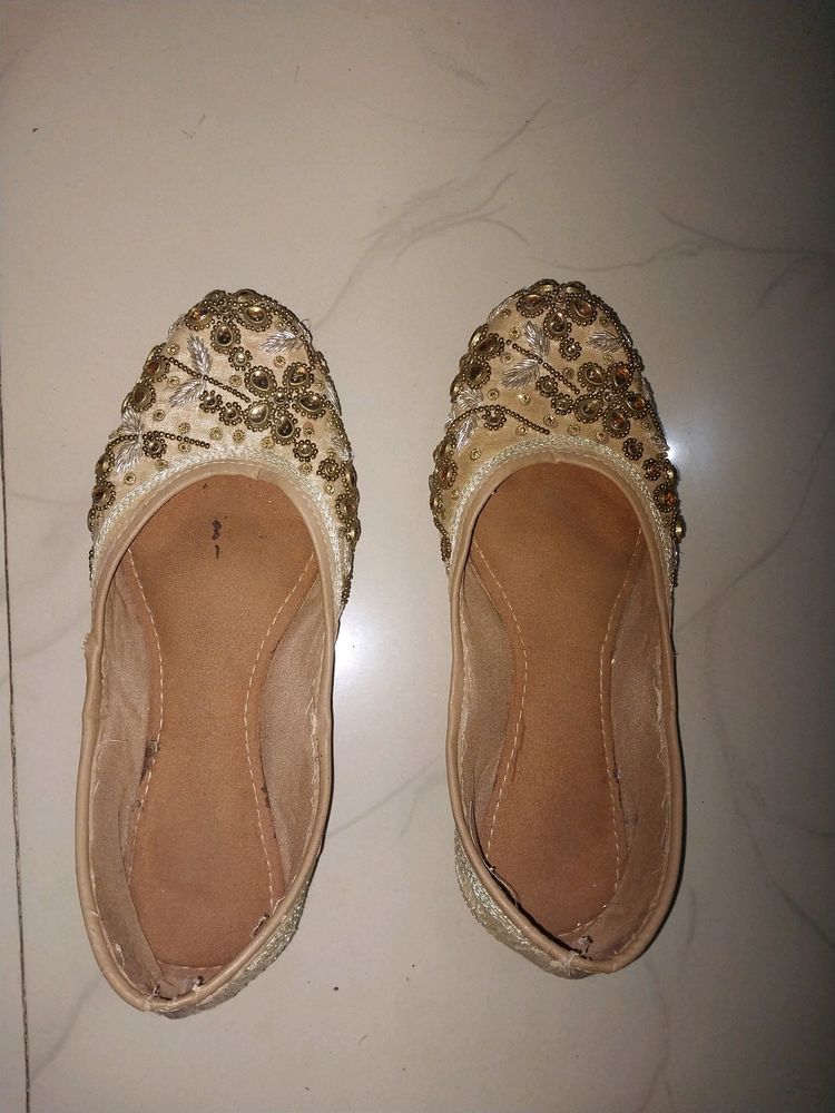 Punjabi Jutti (Golden) (SIZE: 36,37)