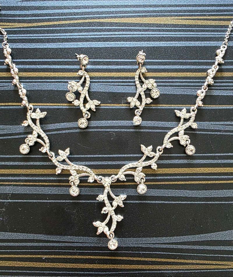Elegant Crystal Jewelry Set