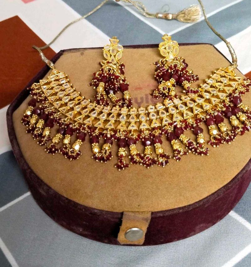 Beautiful Marron White Stone Necklace Set