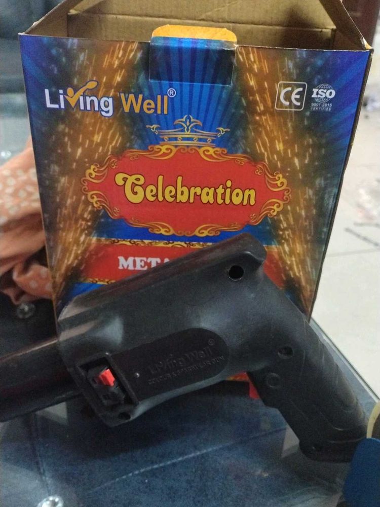 6 Holi Reffile With 1gun.....