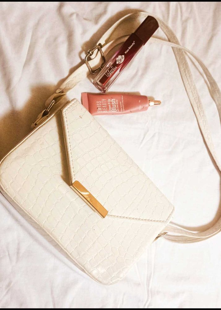 Chic &amp; Versatile White Sling Bag