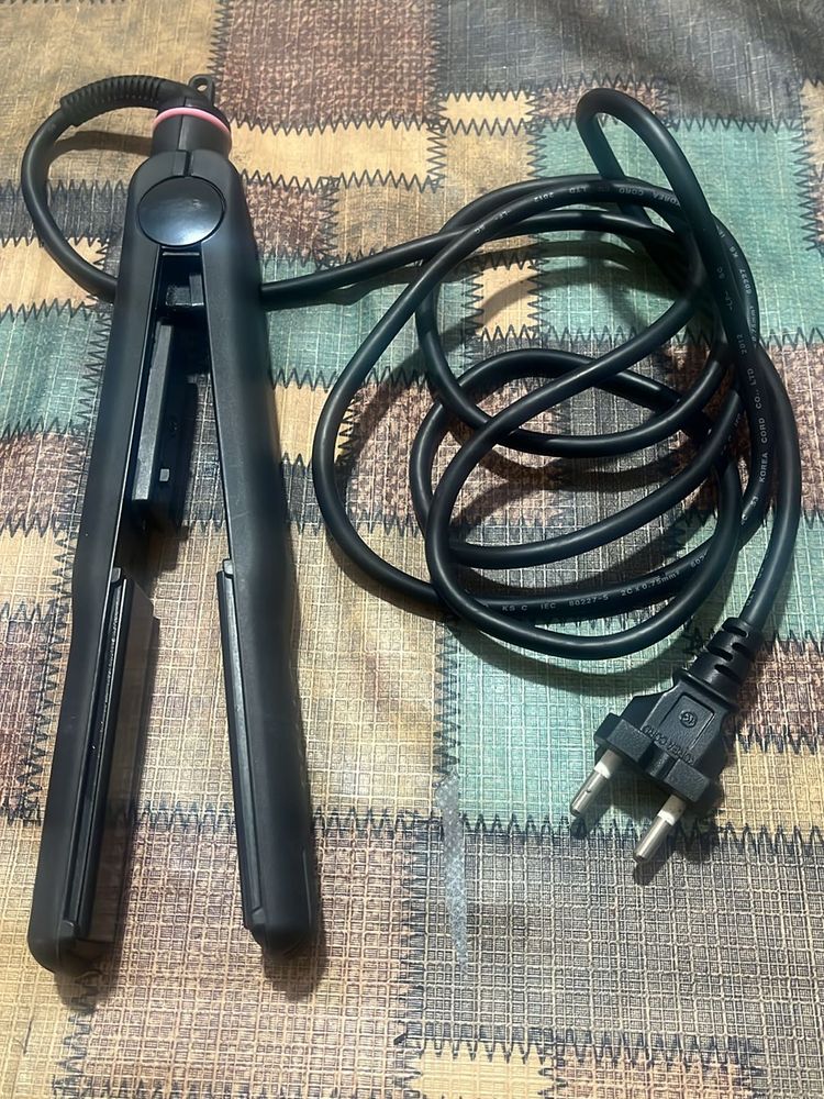 Bella  Hair Straightner In New Like Condition