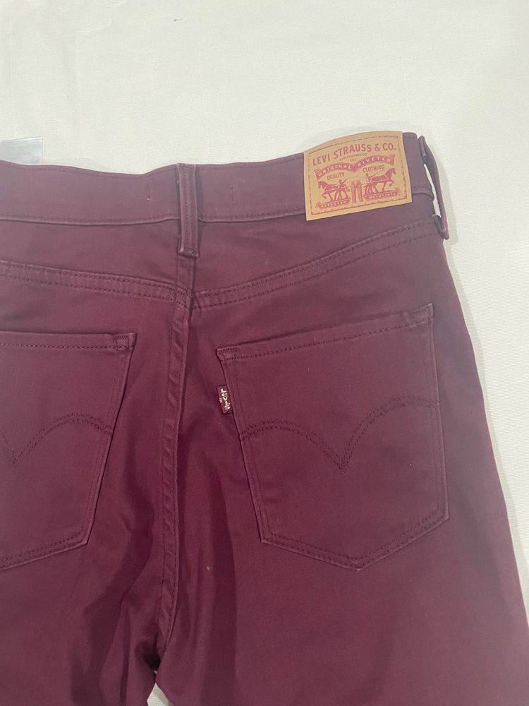 Burgundy Levi&#39;s Jeans