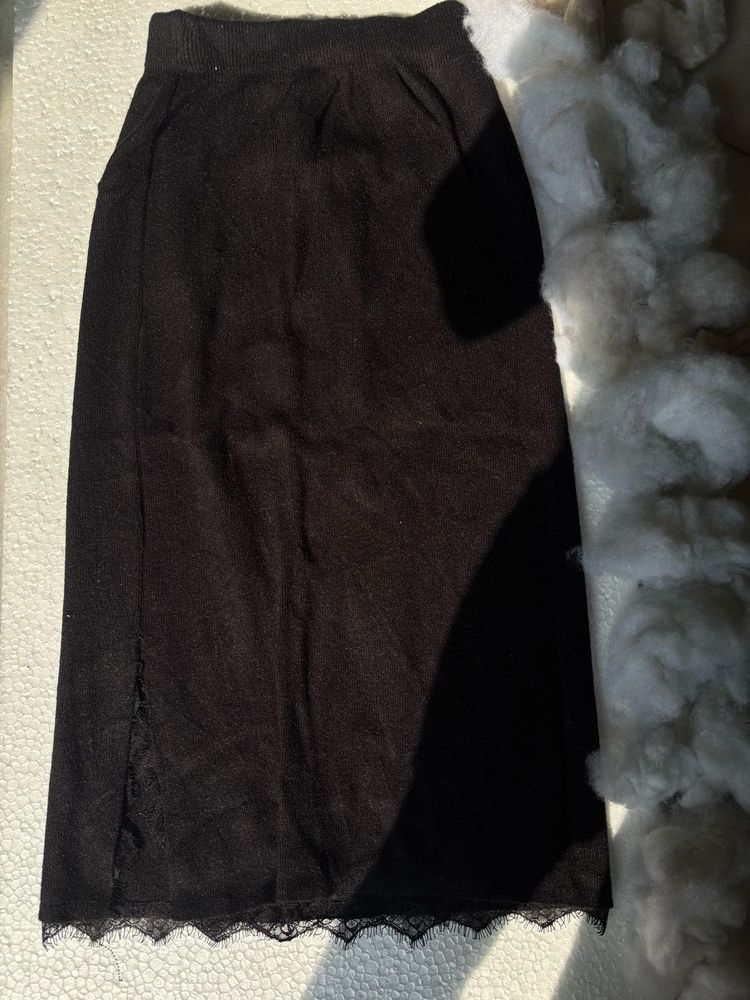 Black Lace Slit Korean Skirt (Free Shipping)