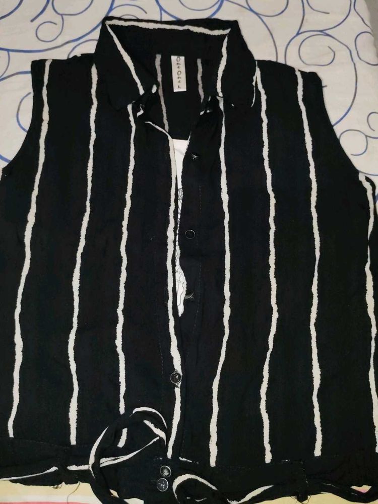 Black Colored Shirt Style Sleeveless Crop Top