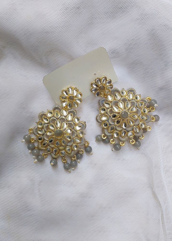 PASTEL GREY KUNDAN &amp; PEARLS DANGLER 🎀