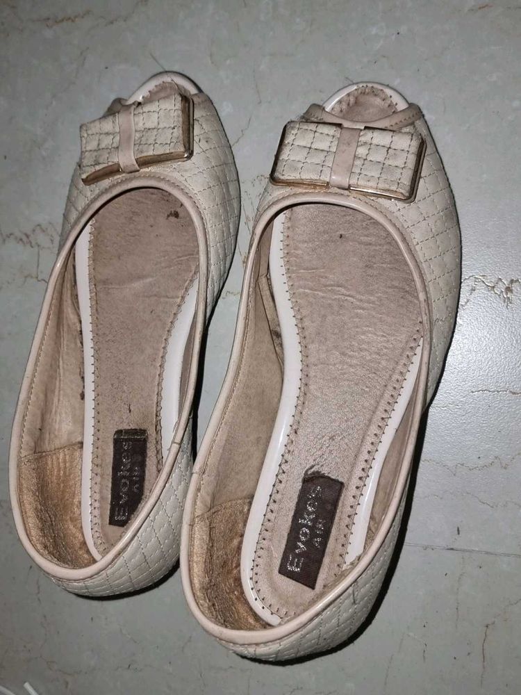 Beige Small Heeled Ballerinas