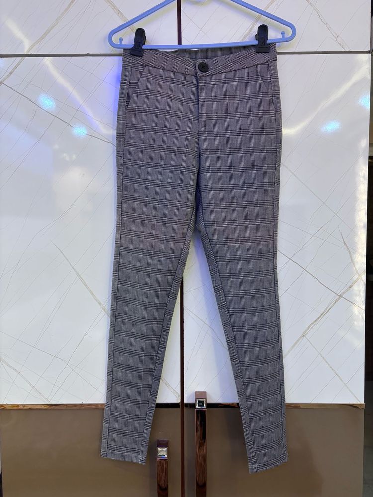 Checked grey pant