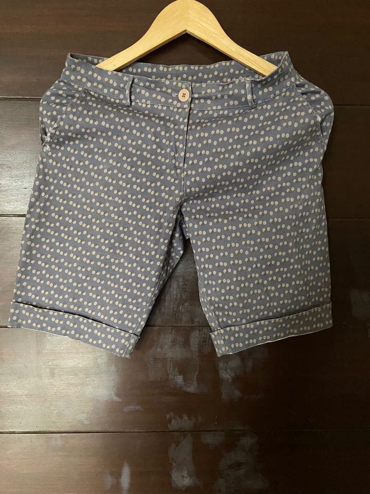 Women’s Gray Printed Ripped Shorts (M)