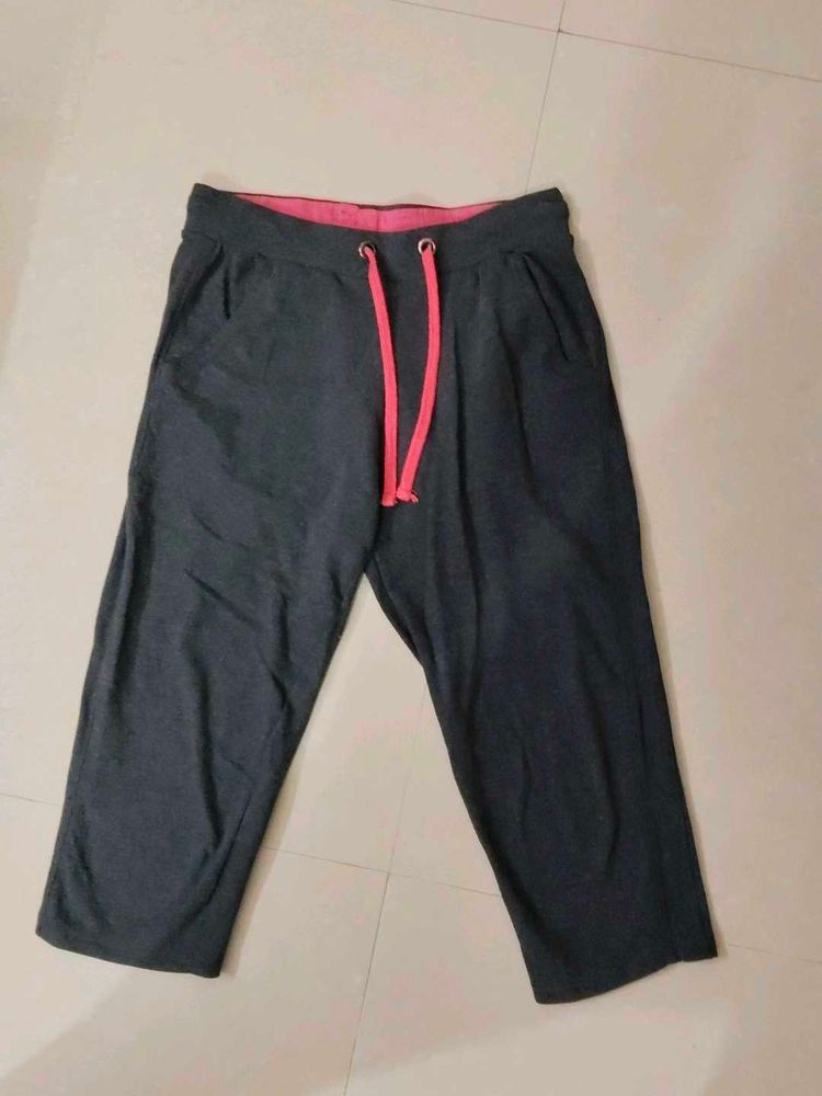 Capri Yoga Pants - Size M
