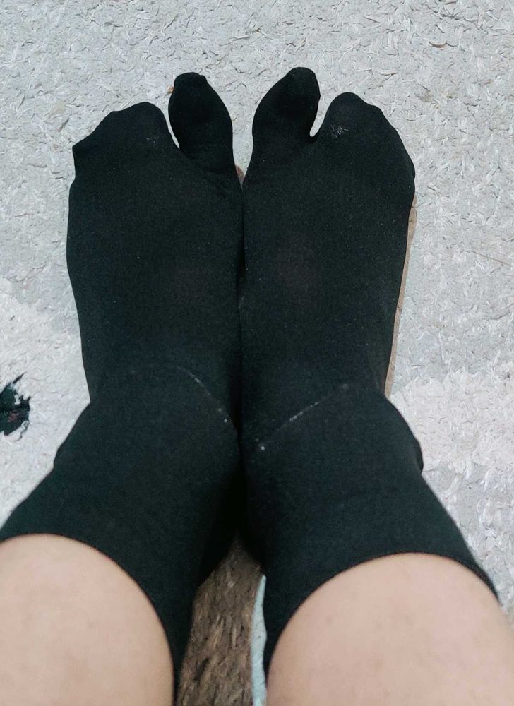 Black Split-Toe Socks