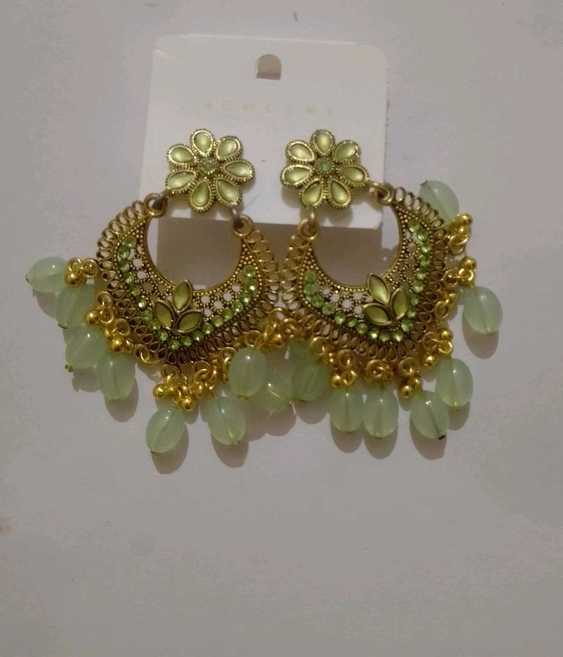 Elegant Green Earrings