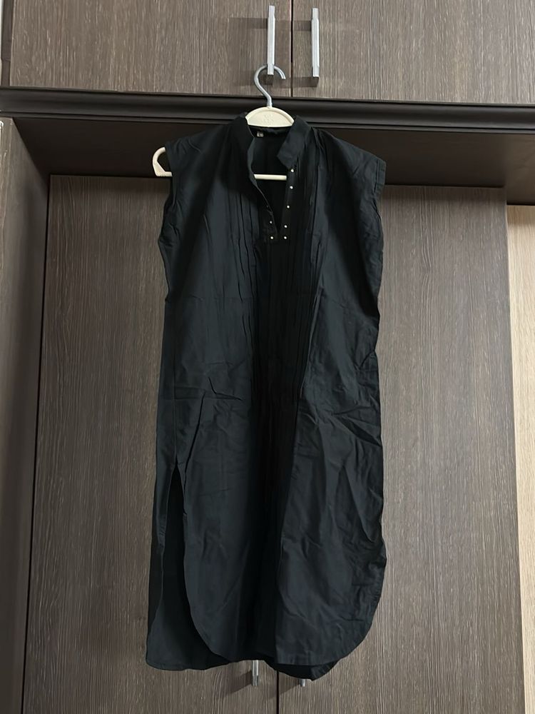 Sleeveless Black Top
