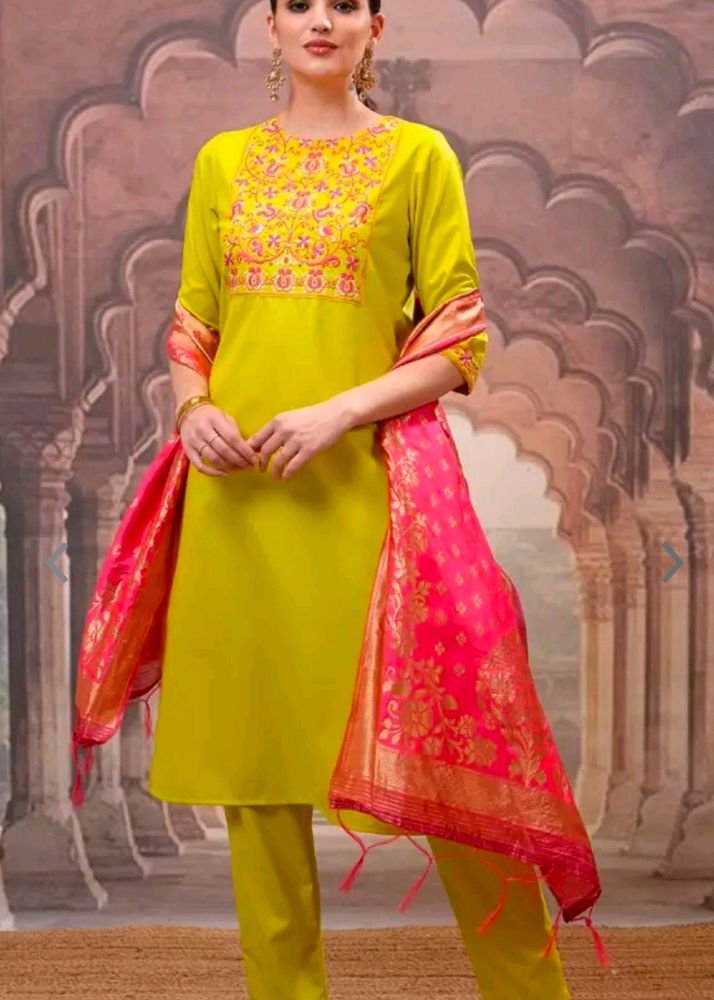 Women Vishudh Kurta Pant Dupatta Set