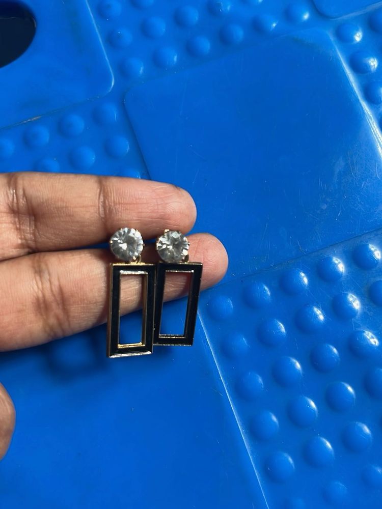 Stone With Black Enamal Earring