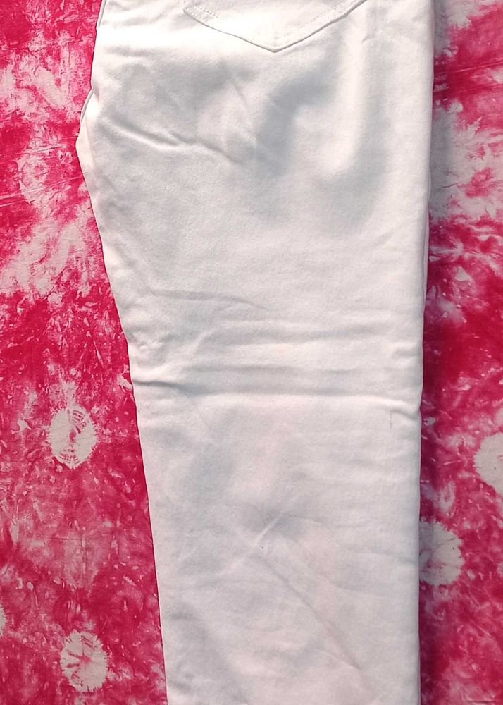 White Straight Leg Pants(jeans)