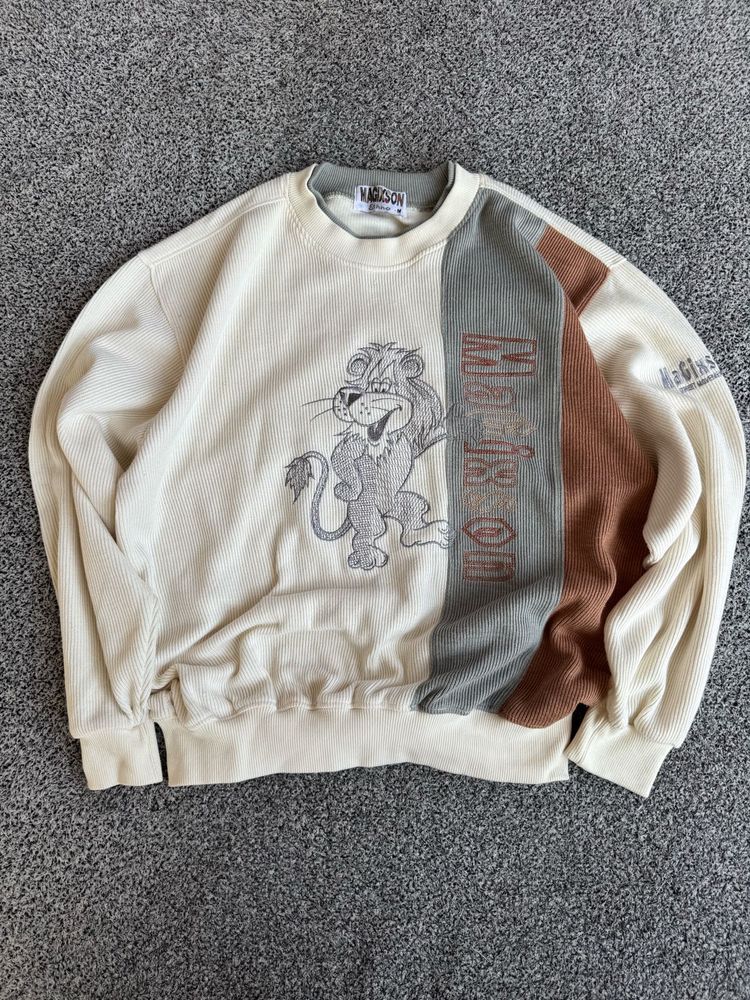 Vintage Lion Graphic Sweatshirt