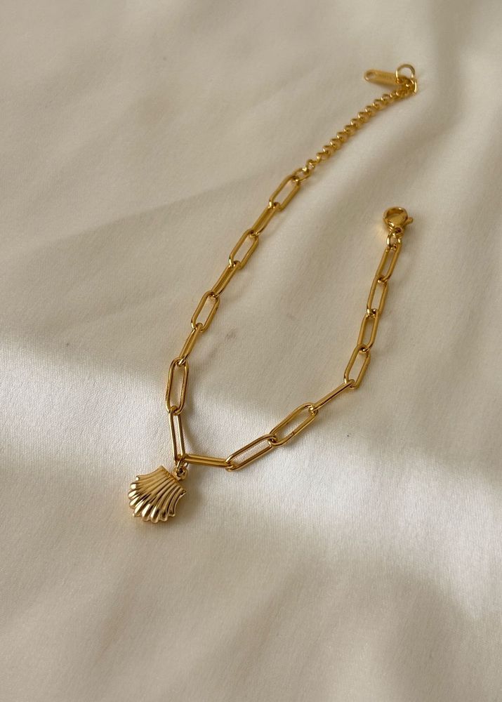 Gold Shell Charm Bracelet
