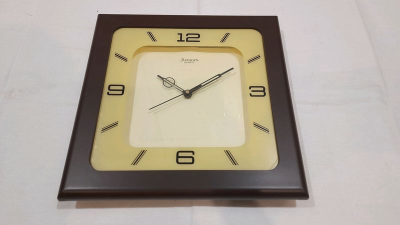 Wall Clock &amp; Decor ⏰️