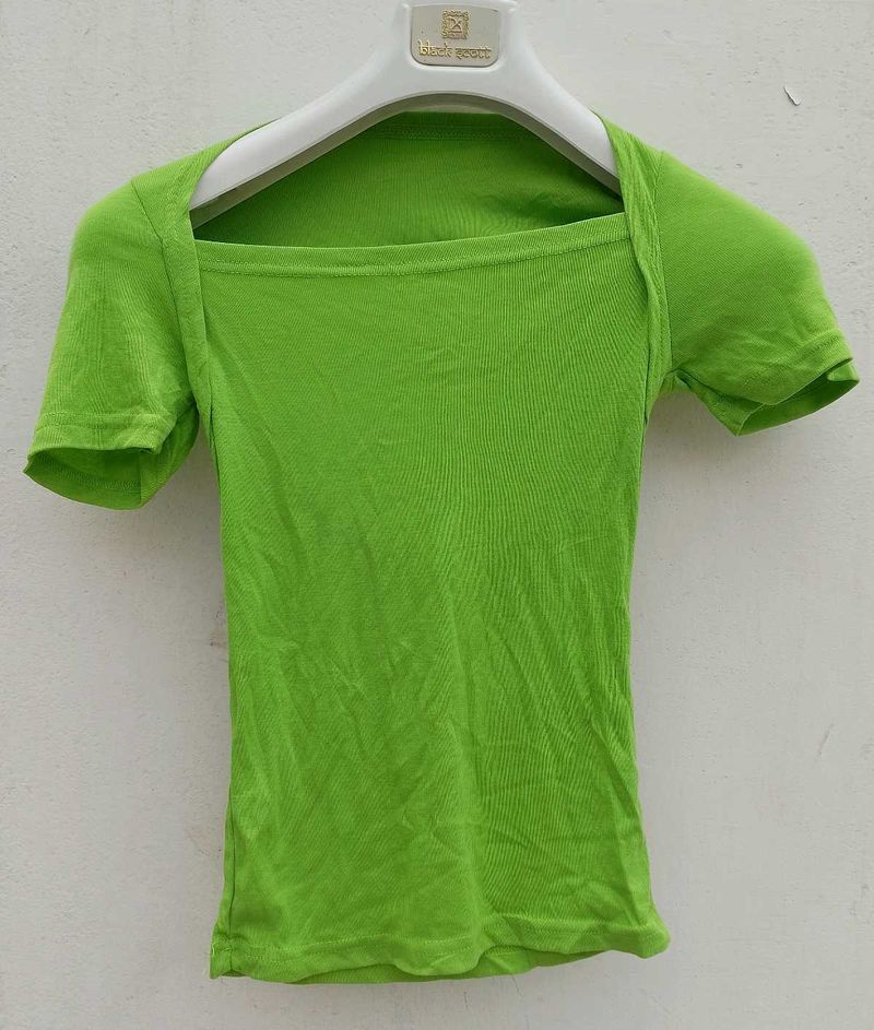 Trendy Ribbed Top.